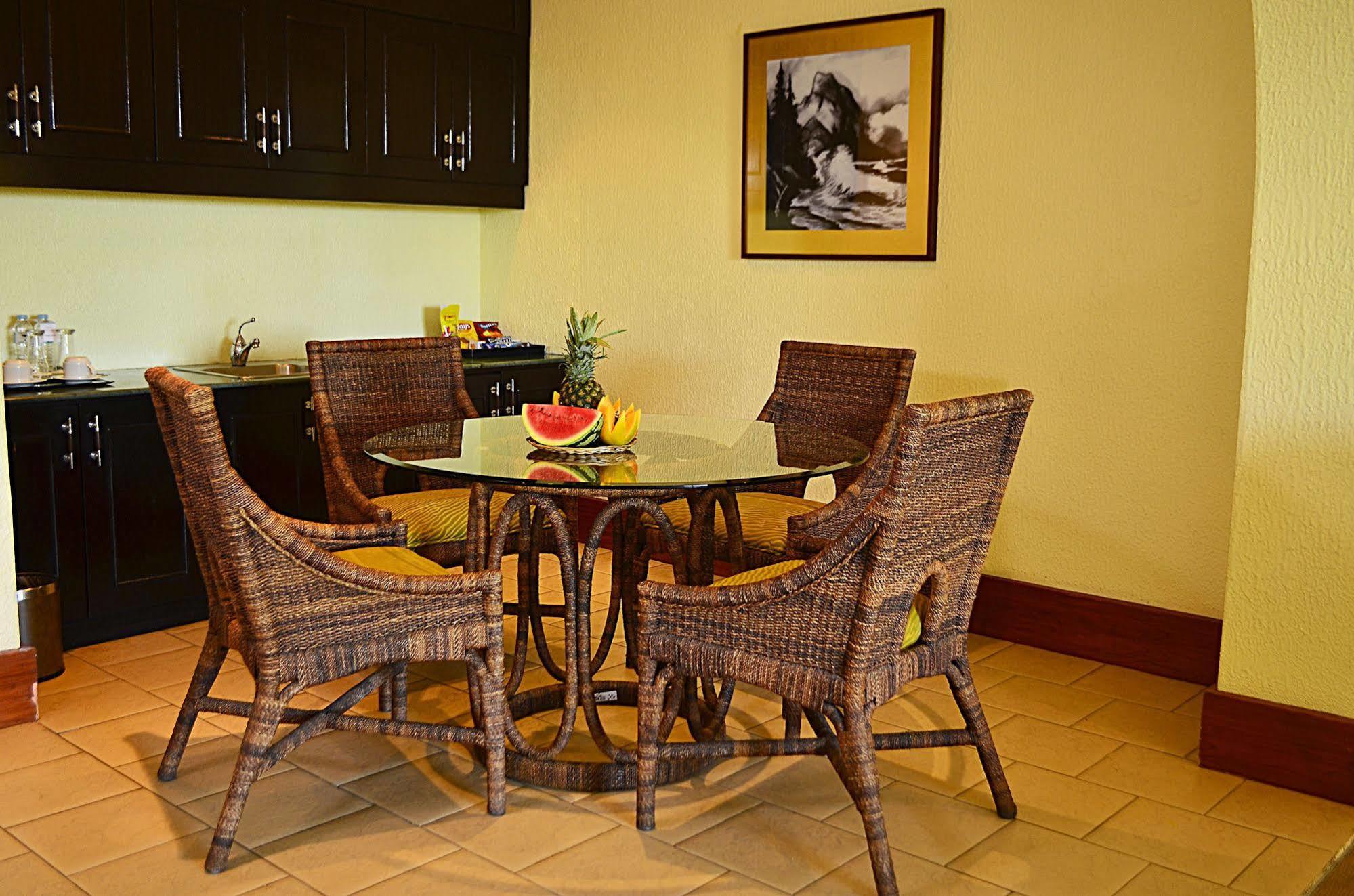 Thunderbird Resorts - Rizal Binangonan Экстерьер фото