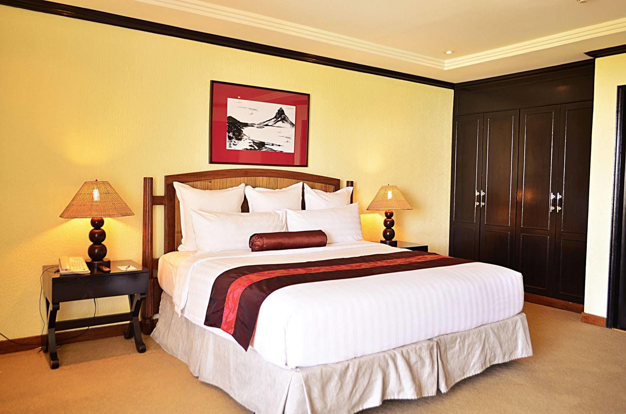 Thunderbird Resorts - Rizal Binangonan Экстерьер фото