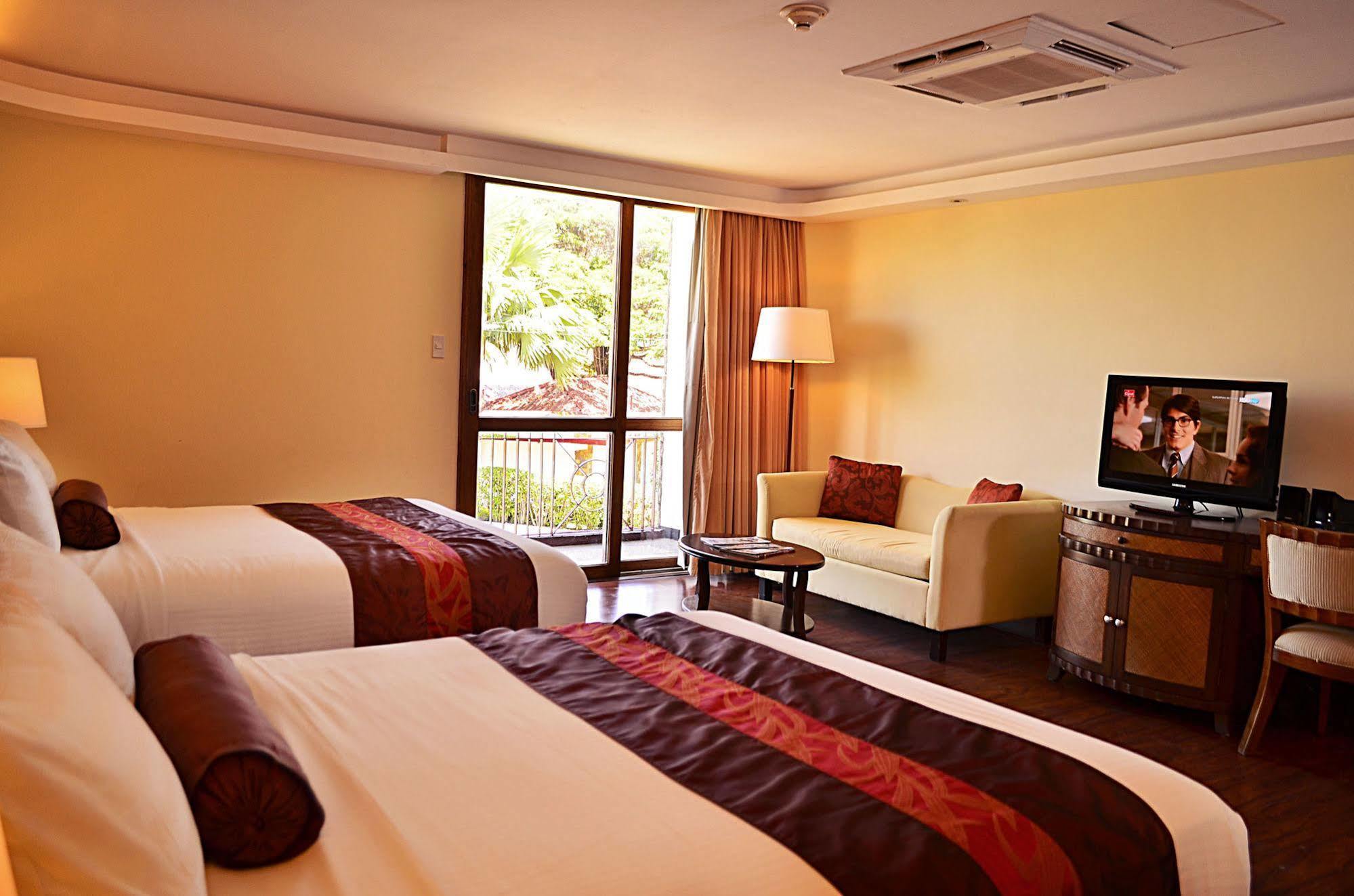 Thunderbird Resorts - Rizal Binangonan Экстерьер фото